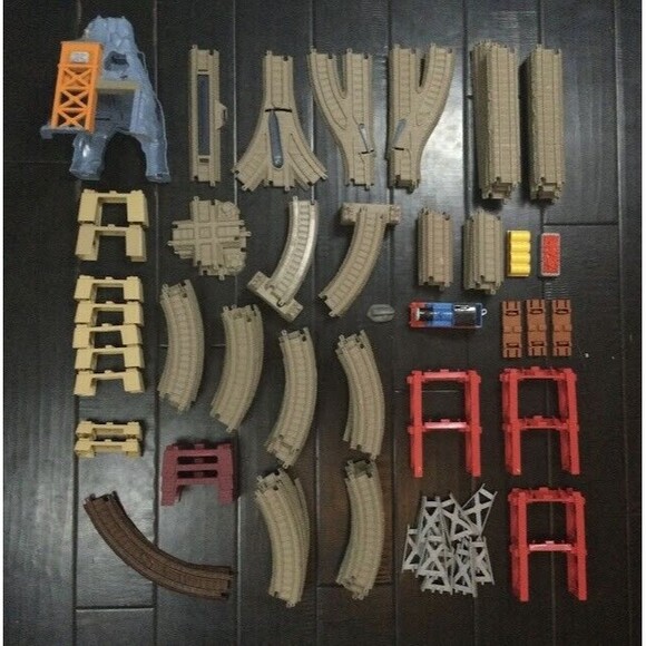 Fisher Price - Gullane Train Tracks - 2011 - Huge Lot! 129 Pieces! Single Train